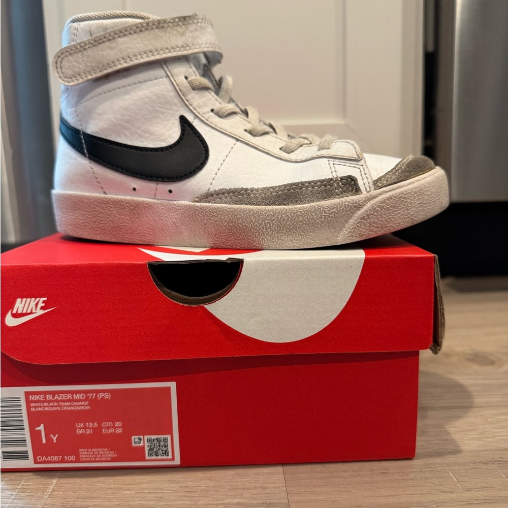 Nike Blazer Mid ‘77 White and Black Sneakers Classic High-Top Design
